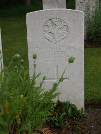 Etaples Military Cemetery - Reid, Ellwood